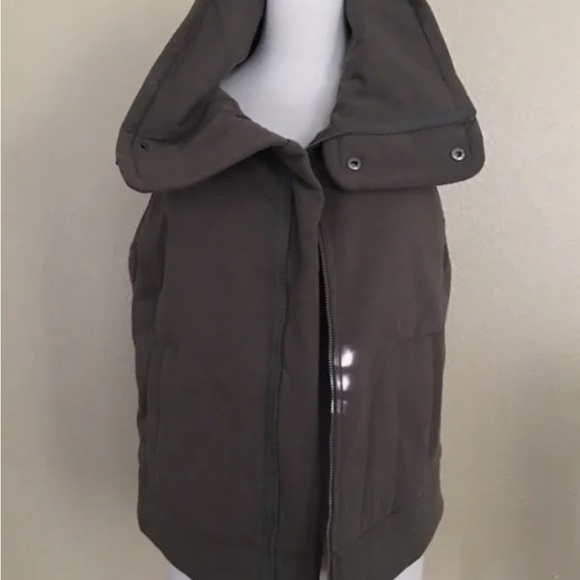 Splendid Olive moto vest, size medium. Gently used and in excellent condition. - Picture 6 of 8